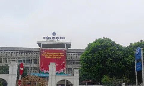 Kỷ luật cảnh cáo 2 cán bộ đại học bị nữ sinh tố có hành vi gạ gẫm, đụng chạm