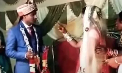 Ngay trong đám cưới, chú rể bị gia đình cô dâu bất ngờ làm điều này