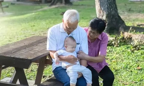 Trẻ có 2 độ tuổi cực QUAN TRỌNG: Ông bà tốt nhất KHÔNG NÊN chăm sóc cháu giai đoạn này!