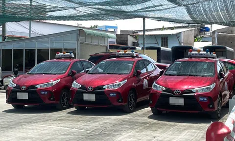 Trường dạy lái đông đúc sau gần nửa năm hoãn thi