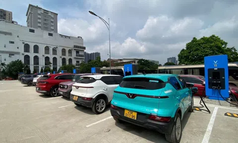 V-Green mở trạm sạc siêu nhanh quy mô lớn đầu tiên tại Cầu Giấy