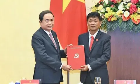 Công bố quyết định của Bộ Chính trị, Ban Bí thư về công tác cán bộ