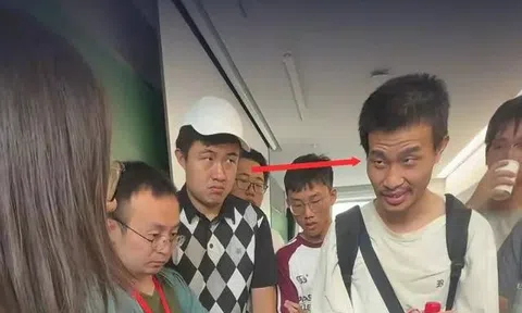 Hai thiên tài toán học cùng xuất hiện trong một khung hình: Vi Thần bất ngờ "phá vỏ", sôi nổi tranh luận trước đám đông