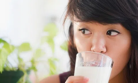 Uống sữa mỗi ngày, nhưng bạn đã chọn đúng loại chưa? Sữa A2, nguyên chất hay sữa chua, đâu là "vua dinh dưỡng"?