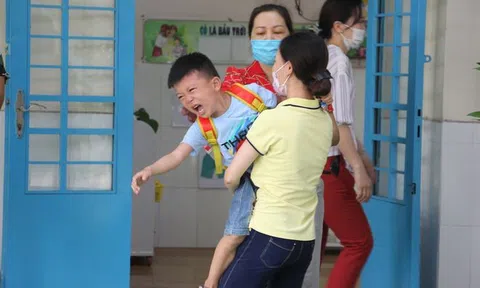 Không cần "soi" camera thường xuyên, chỉ cần hỏi trẻ 7 câu này để xác định con có đang được AN TOÀN hay không