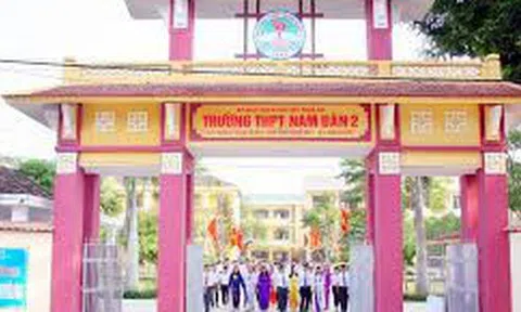 Một trường THPT tuyển sinh đợt 2 với mức điểm chuẩn 2,5 điểm