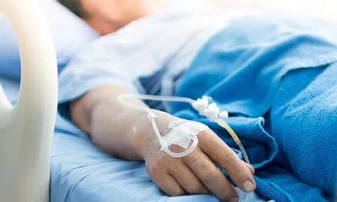 Người đàn ông 58 tuổi nhập viện cấp cứu sau khi uống cà phê và hút thuốc