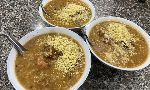 Ăn bát cháo nấu với loại củ "quen thuộc", người phụ nữ 50 tuổi bỗng lả người phải cấp cứu vội