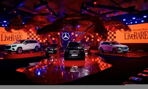 Thấy gì từ triển lãm dàn xe trăm tỷ của Mercedes-Benz tại Việt Nam?