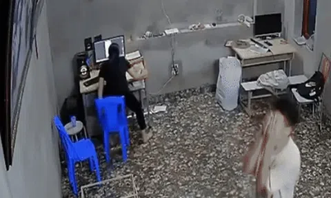 "Con đỗ rồi!" - Một tiếng hét khiến hàng triệu người chực khóc trong mùa thi vào lớp 10