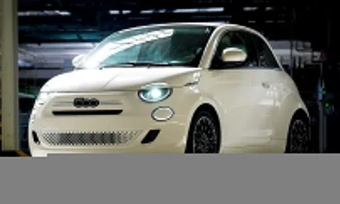 Fiat 500 thuần điện kén khách, hãng hồi sinh động cơ xăng
