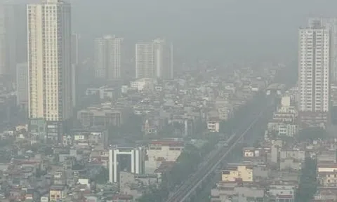 Hà Nội mù mịt sương từ sáng sớm, ô nhiễm không khí thứ 2 thế giới