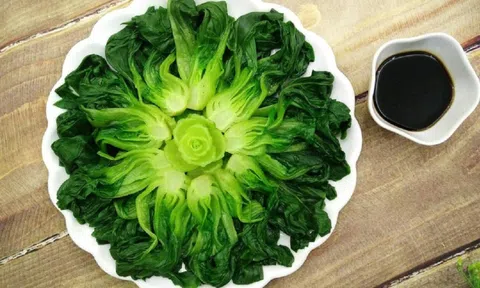 Luộc rau cứ cho thêm thứ này vào nồi, xanh mướt ''thơm ngon hết ý'' chuẩn nhà hàng