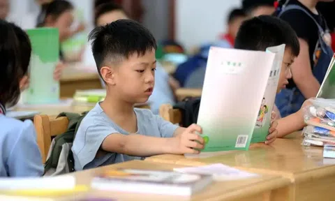 5 câu nói cha mẹ EQ thấp hay buông nơi đông người - Bảo sao con càng lớn càng rụt rè, tự ti