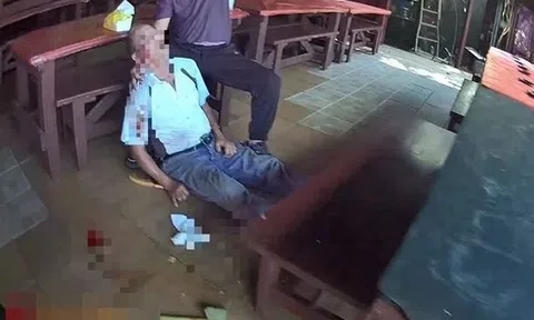 Đang nhổ cỏ, người đàn ông 67 tuổi gặp sự việc đáng sợ