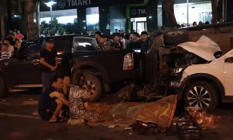 Người dân thất thần kể lại vụ ô tô tông liên hoàn ở Hà Nội: “Tiếng va chạm kinh khủng lắm, kêu rẹt rẹt rẹt rồi ầm một cái”