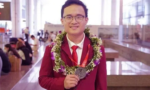 Nam sinh Hà Tĩnh giành Huy chương Vàng Olympic Toán quốc tế, từng là thủ khoa quốc gia từ lớp 10