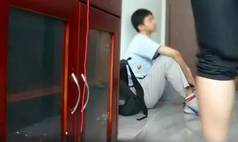 Điểm thi đại học không đủ vào trường top, nam sinh 18 tuổi bị bố mẹ đuổi khỏi nhà