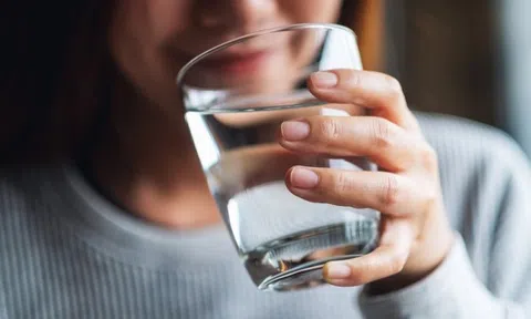 Thói quen uống nước tưởng tốt hóa ra cực hại dạ dày: Nhiều người đang mắc phải
