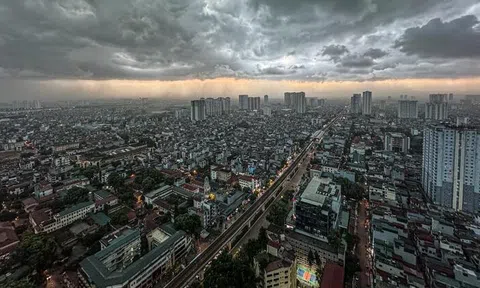 Cảnh báo nóng: Dông, tố, lốc, sét, mưa đá và mưa lớn cục bộ ở Hà Nội trong ít giờ tới