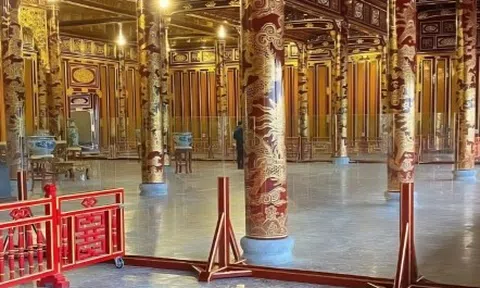 Lắp rào kính cường lực bảo vệ sau sự cố Ngai vua triều Nguyễn bị phá hoại