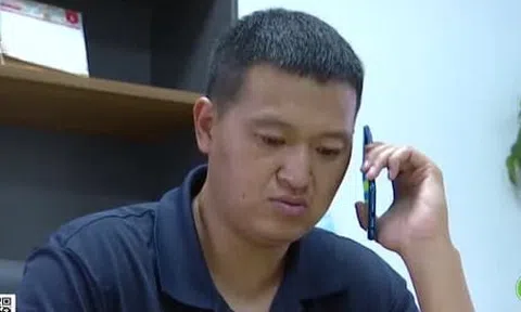 Vừa bị lừa hơn 9,4 tỷ đồng tiền tiết kiệm, người đàn ông vẫn chuyển thêm 2,6 tỷ để cảnh sát bắt kẻ lừa đảo nhưng toà tuyên bố: "Không thể lấy lại tiền"