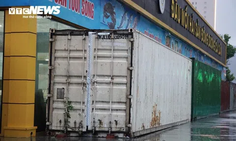 Người dân Quảng Ninh thuê dàn container, xe tải chặn trước cửa ứng phó bão Wipha