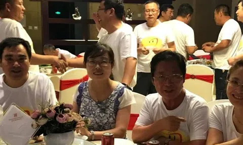 Họp lớp 20 năm, lúc chia tiền, lớp trưởng tặng 1 "món quà" khiến tôi lập tức đứng dậy ra về, không quay đầu lại