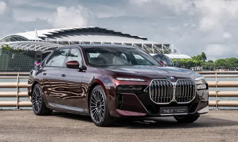 Cận cảnh BMW i7 Singapore Icons độc nhất thế giới