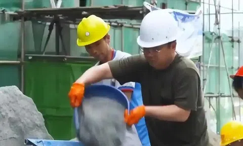 Doanh nhân nghìn tỷ tự tin đến công trường làm công nhân nhưng ngày đầu đã suýt bị đuổi việc: “Chưa thấy ai kém như anh”