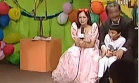Em bé xuất hiện trên VTV 25 năm trước hiện là sao Việt đình đám: Từng ôm mẹ khóc để khỏi đi học, 15 năm theo học trường xịn