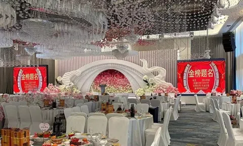 Con đỗ ĐH, cha mẹ bày 30 mâm cỗ nhưng chỉ thu về 8 triệu tiền mừng: Lên mạng than vãn còn bị mắng "đáng đời"