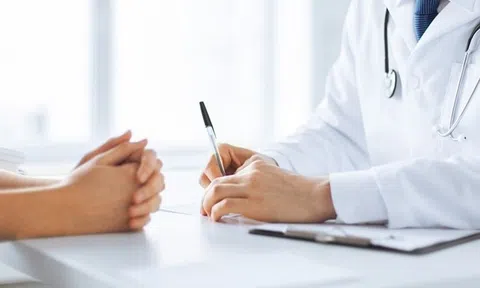 Người phụ nữ bụng to như mang bầu, đi khám, bác sĩ phát hiện "bí mật" đáng sợ