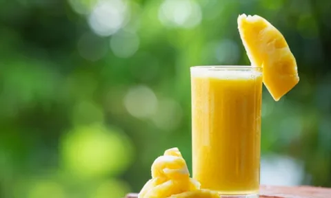 4 nhóm người không nên uống nước ép dứa
