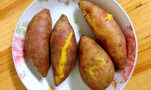 Ăn khoai lang hấp mỗi ngày để khỏe, người phụ nữ hoảng hốt rồi hối hận khi đi khám gan