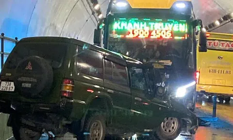 Tai nạn xe khách với ô tô 7 chỗ, 2 người tử vong trong hầm Đèo Ngang