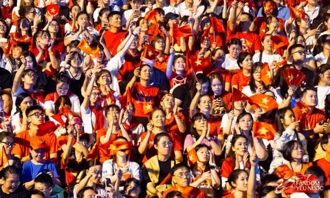 Lại thêm một đêm “concert quốc gia” rực đỏ Quảng trường Mỹ Đình: Cùng xem lại những hình ảnh ấn tượng nhất tối qua!