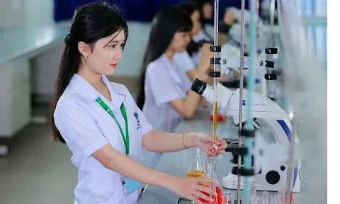 Điểm chuẩn của 15 trường Y Dược: Có ngành lấy tuyệt đối 30/30