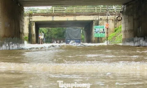 'Phong toả' nhiều hầm chui đại lộ Thăng Long vì ngập sâu
