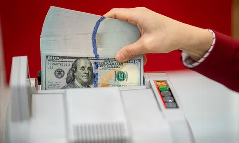 Ngân hàng tăng giá bán USD lên kịch trần