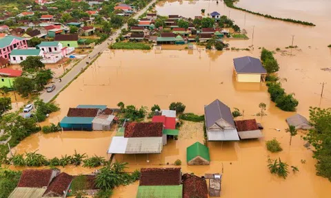 Bão vừa tan, người dân Nghệ An lại vội vã chạy lũ