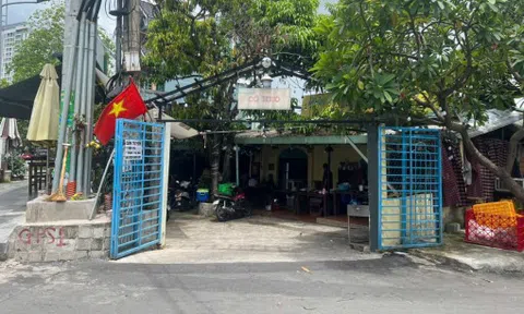 Nhóm người xông vào quán ăn đánh khách, chủ quán, nhân viên