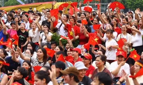 Món quà 100.000 đồng ăn lễ 2/9 và thông điệp của một Nhà nước biết sẻ chia