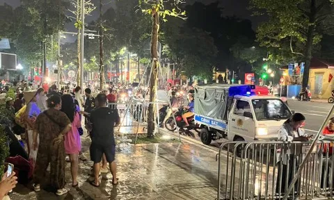Người dân trải chiếu, xếp ghế trước 2 ngày để chờ xem tổng duyệt A80