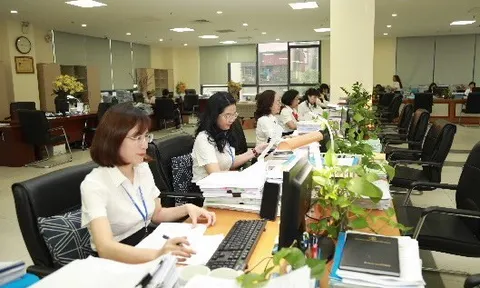 Kho bạc làm việc xuyên lễ, phối hợp chi trả 100.000 đồng quà Quốc khánh