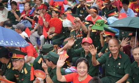 Dành vị trí đẹp nhất trên đường diễu binh cho những người từng đi qua lửa đạn