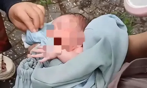 Tìm thân nhân cho bé trai còn dây rốn bị bỏ rơi ở An Giang