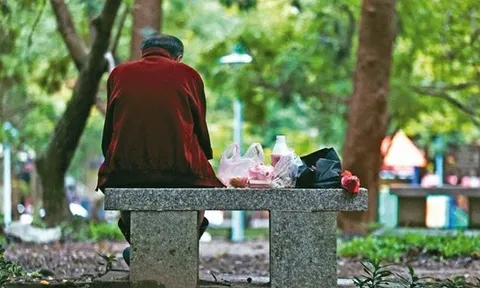 Lương hưu 8 tỷ đồng, người đàn ông 60 tuổi ôm mặt khóc, cuộc sống quá ám ảnh: Tất cả chỉ vì 1 quyết định tưởng chừng hoàn hảo!