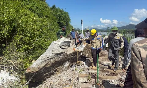 Sự cố hiếm gặp khiến tàu Bắc - Nam bị tê liệt hơn 4 giờ ở Quảng Trị