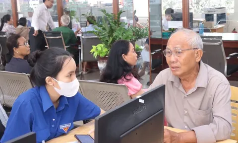 Tận tâm, chu đáo phục vụ người dân